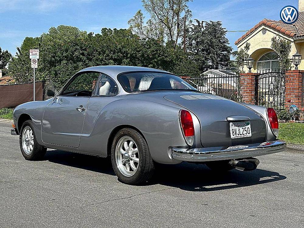 Volkswagen-karmann-ghia-1973-black-4