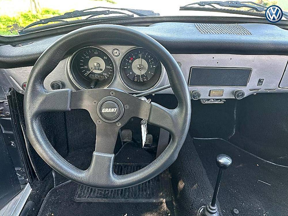 Volkswagen-karmann-ghia-1973-black-45