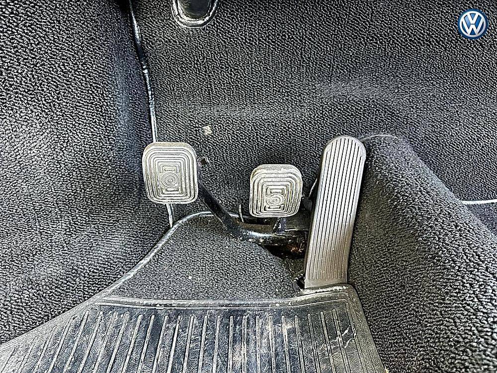 Volkswagen-karmann-ghia-1973-black-52