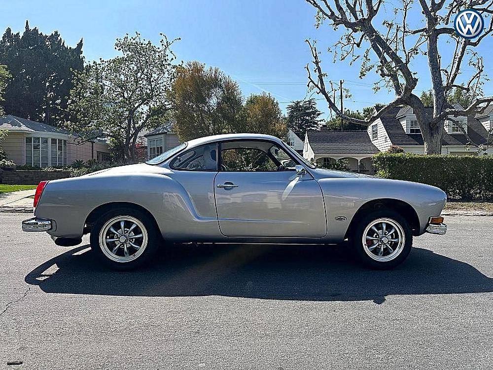 Volkswagen-karmann-ghia-1973-black-61