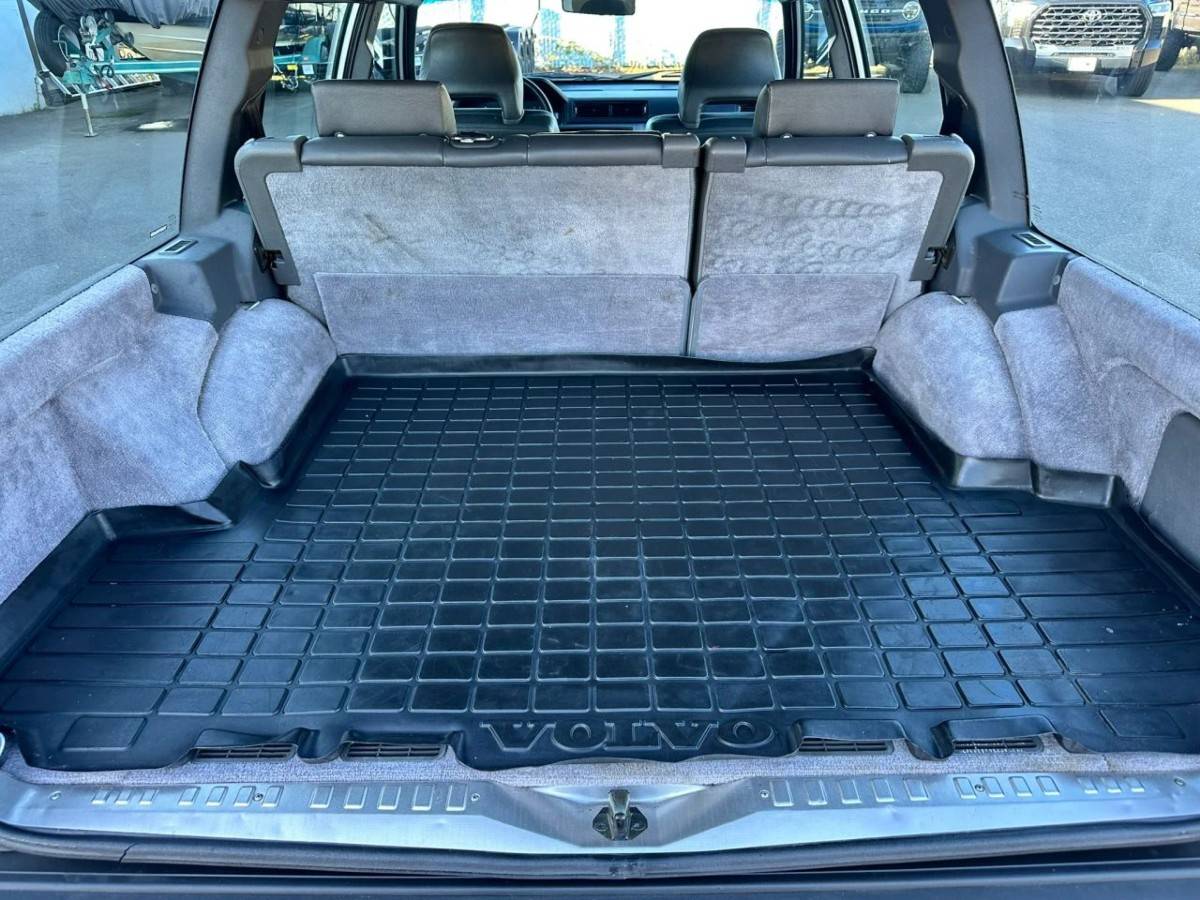 Volvo-940-wagon-4d-1993-11