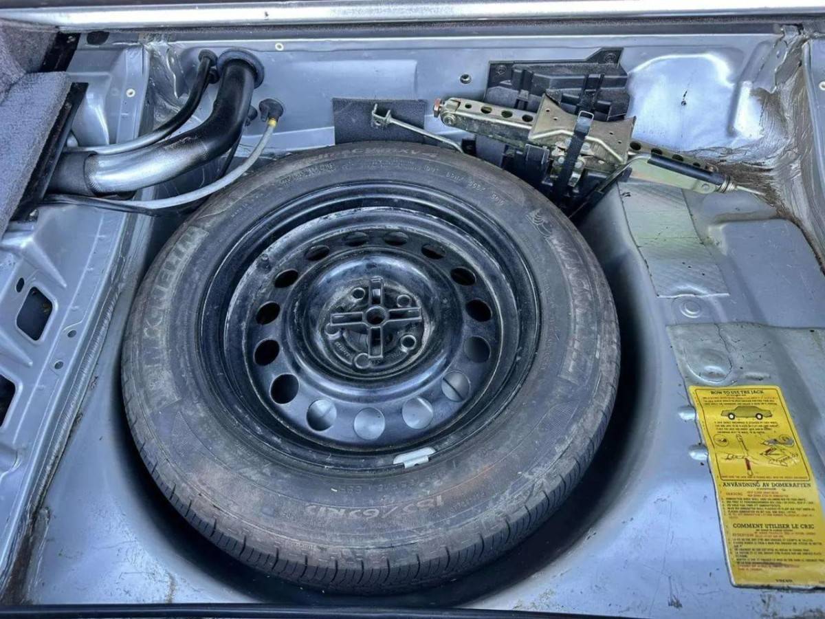 Volvo-940-wagon-4d-1993-12