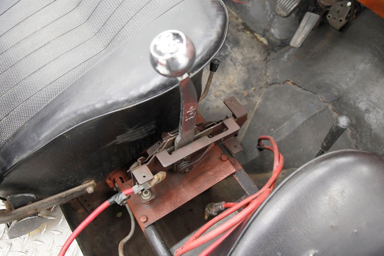 Willys-Cj2a-1947-Red-Black-27