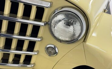 Willys-Jeepster-1950-Yellow-Black-2