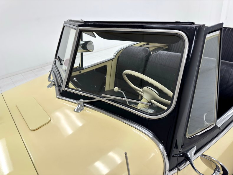 Willys-Jeepster-1950-Yellow-Black-20