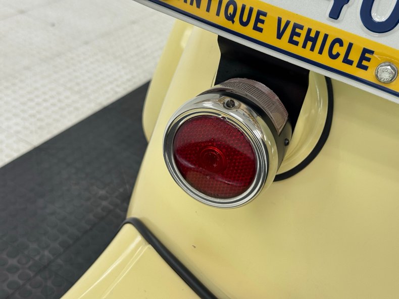 Willys-Jeepster-1950-Yellow-Black-22