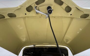 Willys-Jeepster-1950-Yellow-Black-31