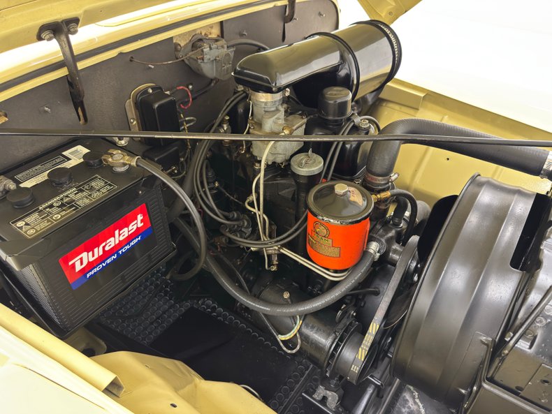 Willys-Jeepster-1950-Yellow-Black-32