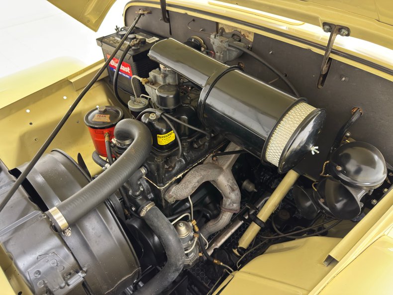 Willys-Jeepster-1950-Yellow-Black-34