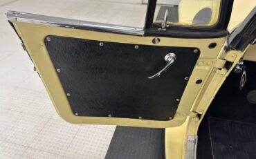 Willys-Jeepster-1950-Yellow-Black-35