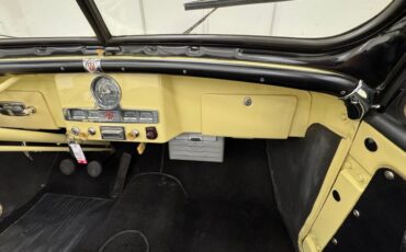 Willys-Jeepster-1950-Yellow-Black-43
