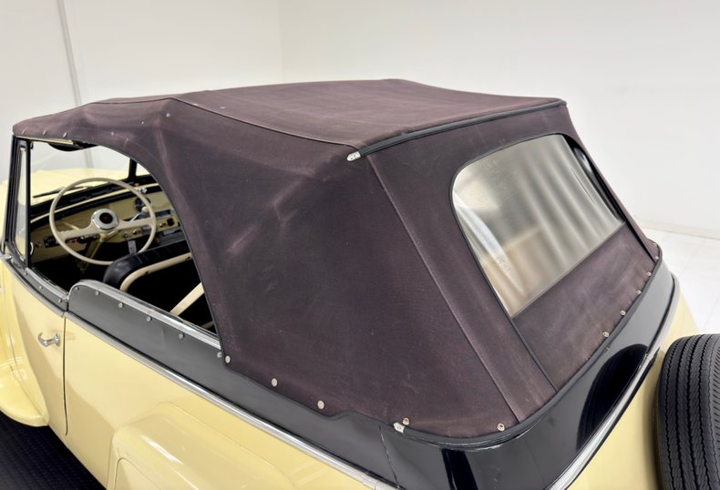 Willys-Jeepster-1950-Yellow-Black-46