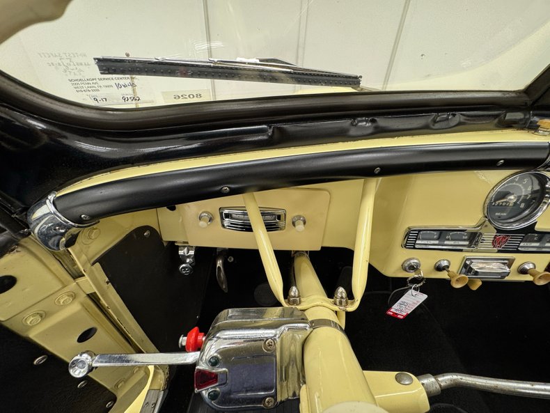 Willys-Jeepster-1950-Yellow-Black-49