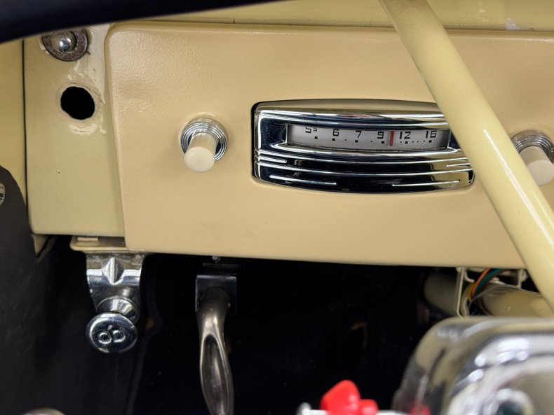 Willys-Jeepster-1950-Yellow-Black-7