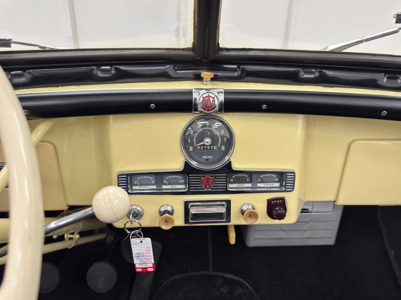 Willys-Jeepster-1950-Yellow-Black-8