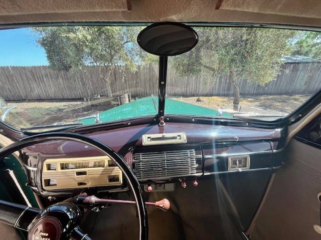 2-dr-sedan-1940-green-3