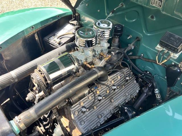 2-dr-sedan-1940-green-4