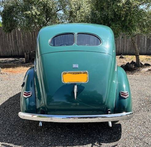 2-dr-sedan-1940-green-5