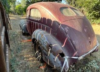 2-dr-sedan-1940-red-2