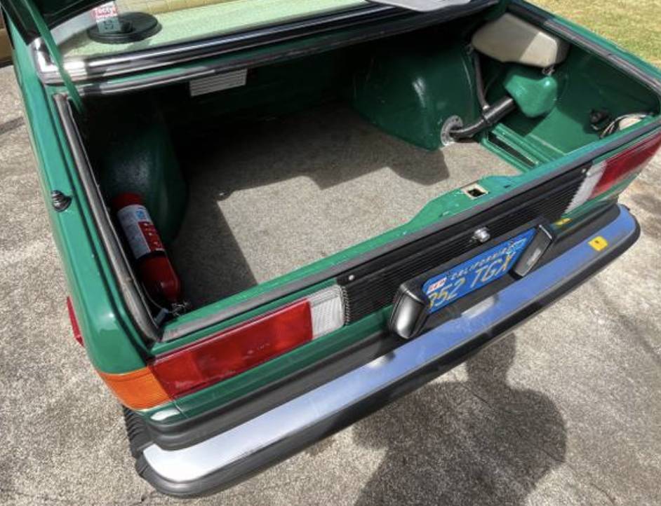 320i-1977-green-12