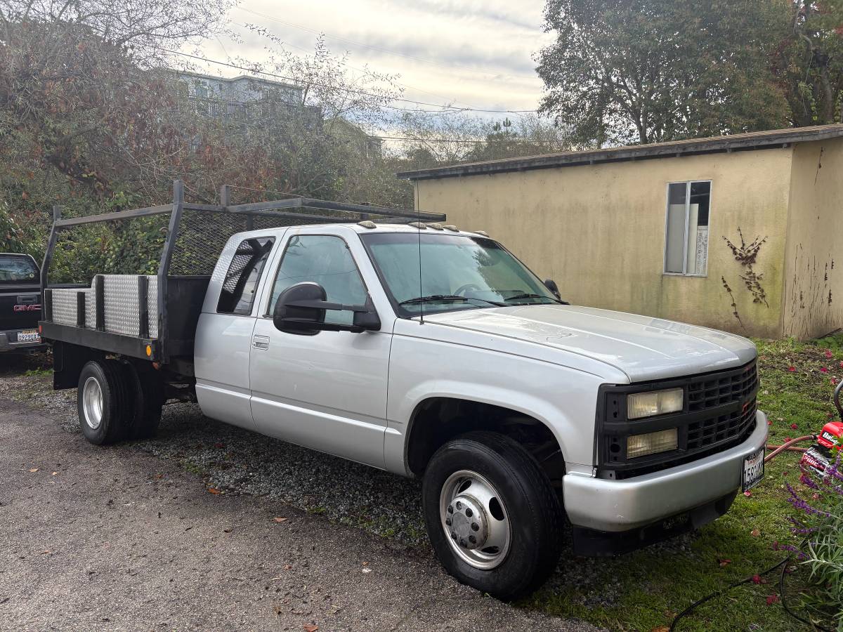 3500-chevy-truck-1990-grey-1