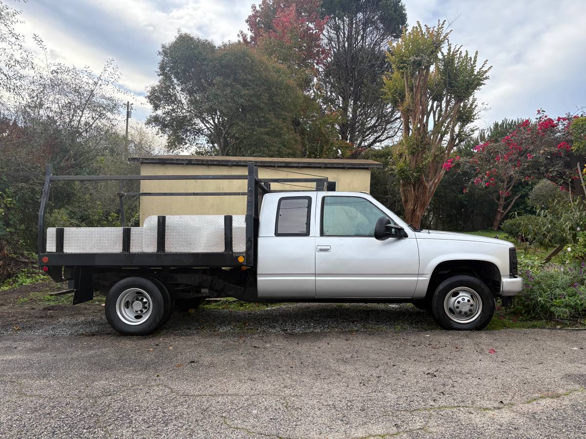 3500-chevy-truck-1990-grey-2