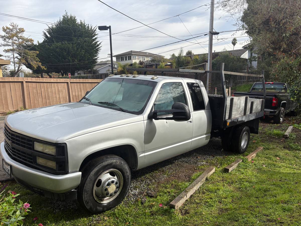3500-chevy-truck-1990-grey-4