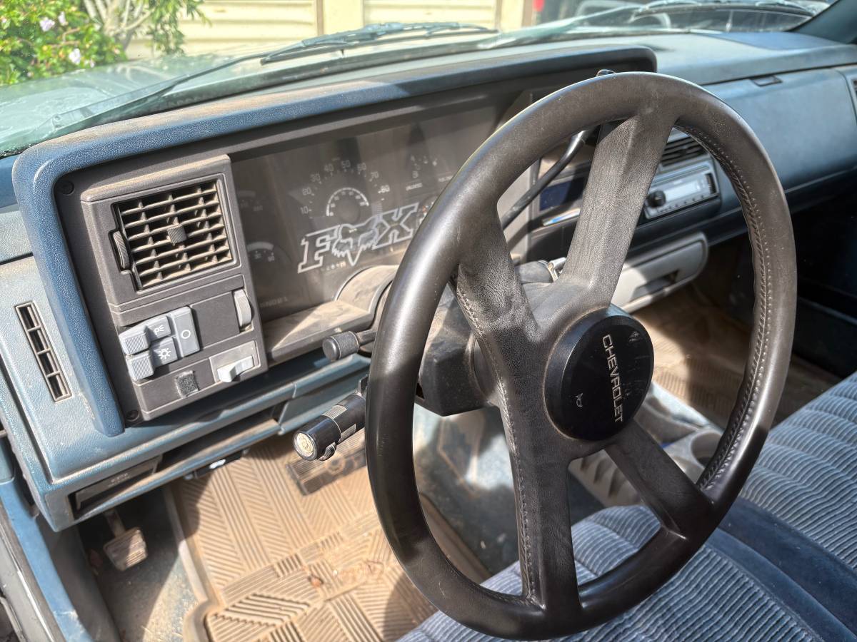 3500-chevy-truck-1990-grey-8