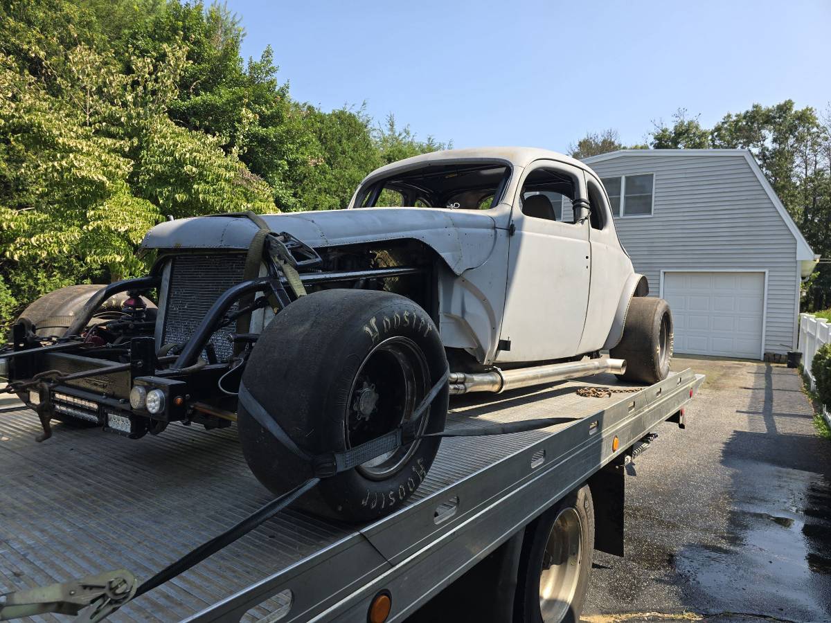41-ford-tudor-1941-3