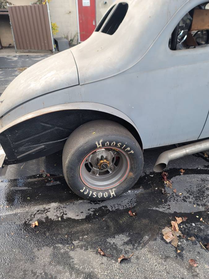 41-ford-tudor-1941-8