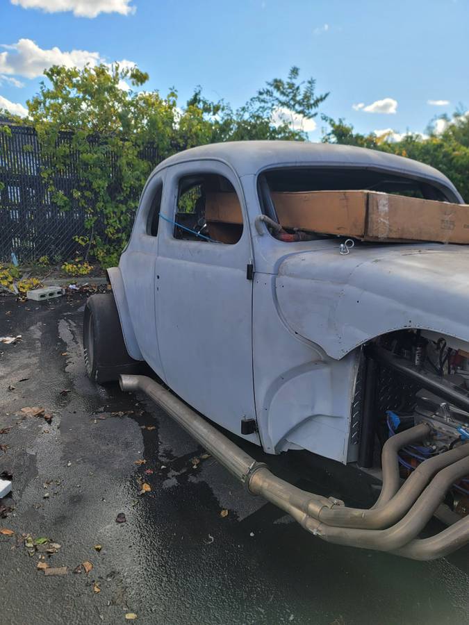 41-ford-tudor-1941-9