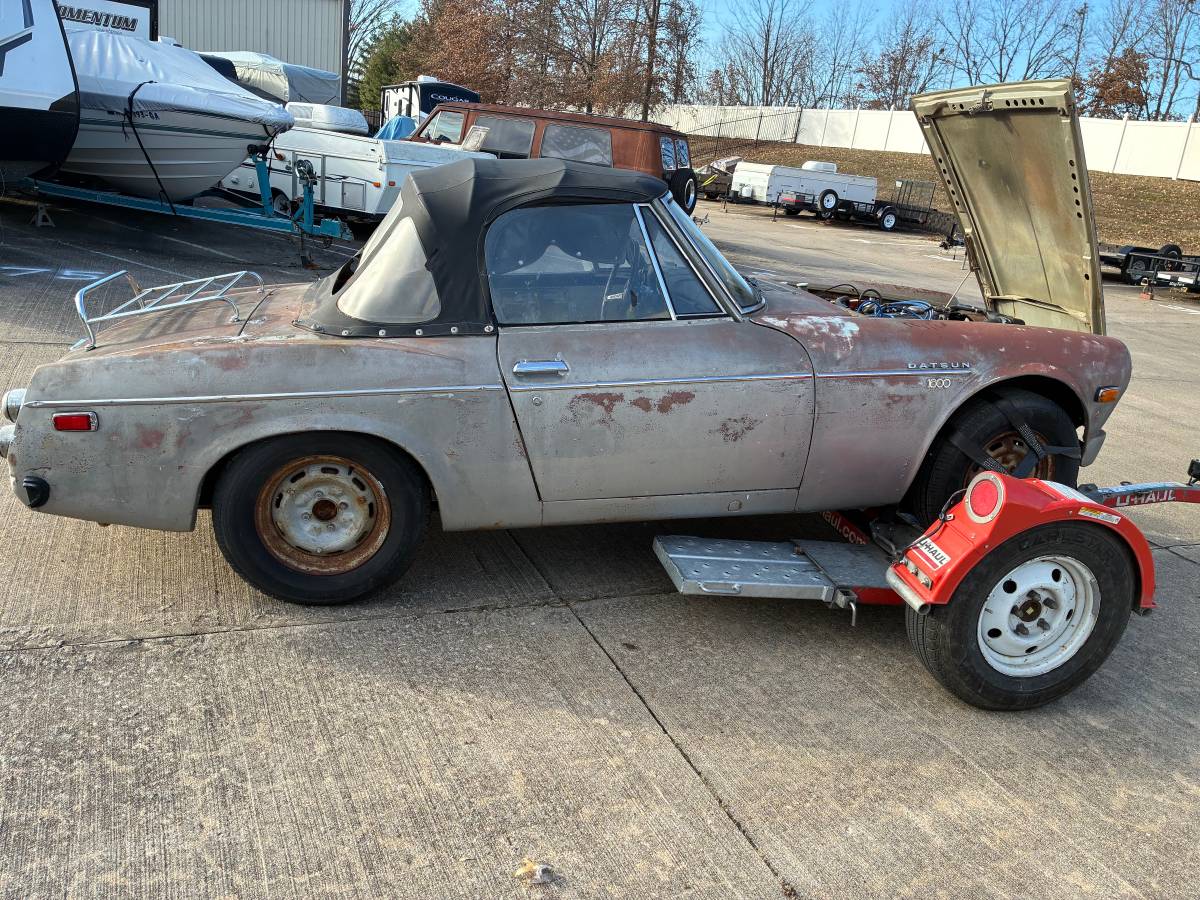 69-datsun-1600-fairlady-1969-silver-2