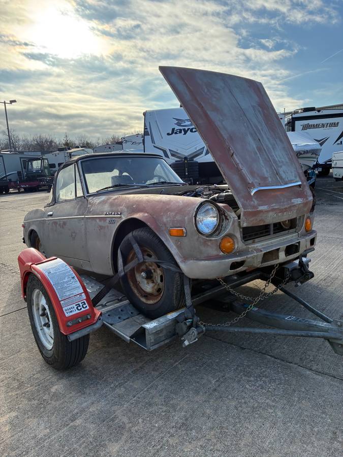 69-datsun-1600-fairlady-1969-silver-3