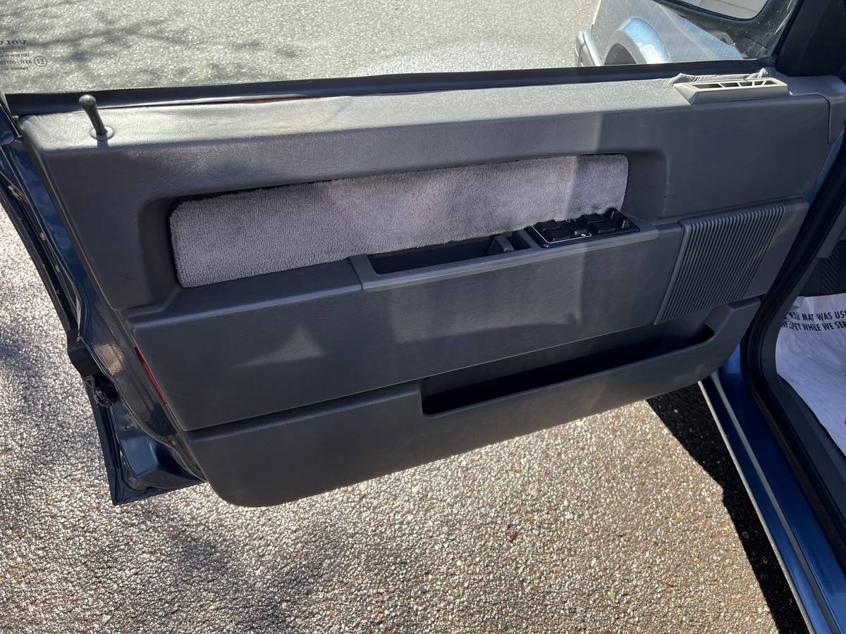 740-volvo-1992-blue-3