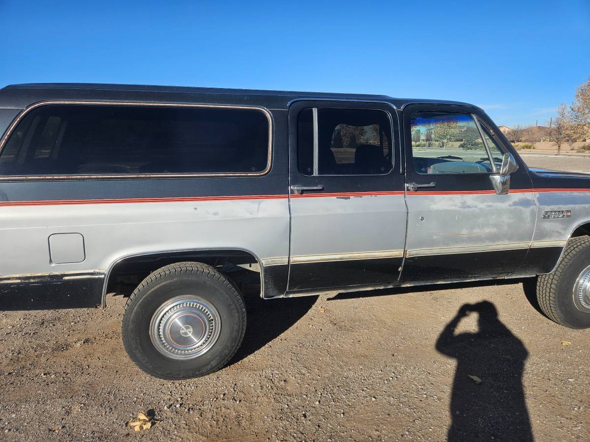 84-suburban-4x4-1984
