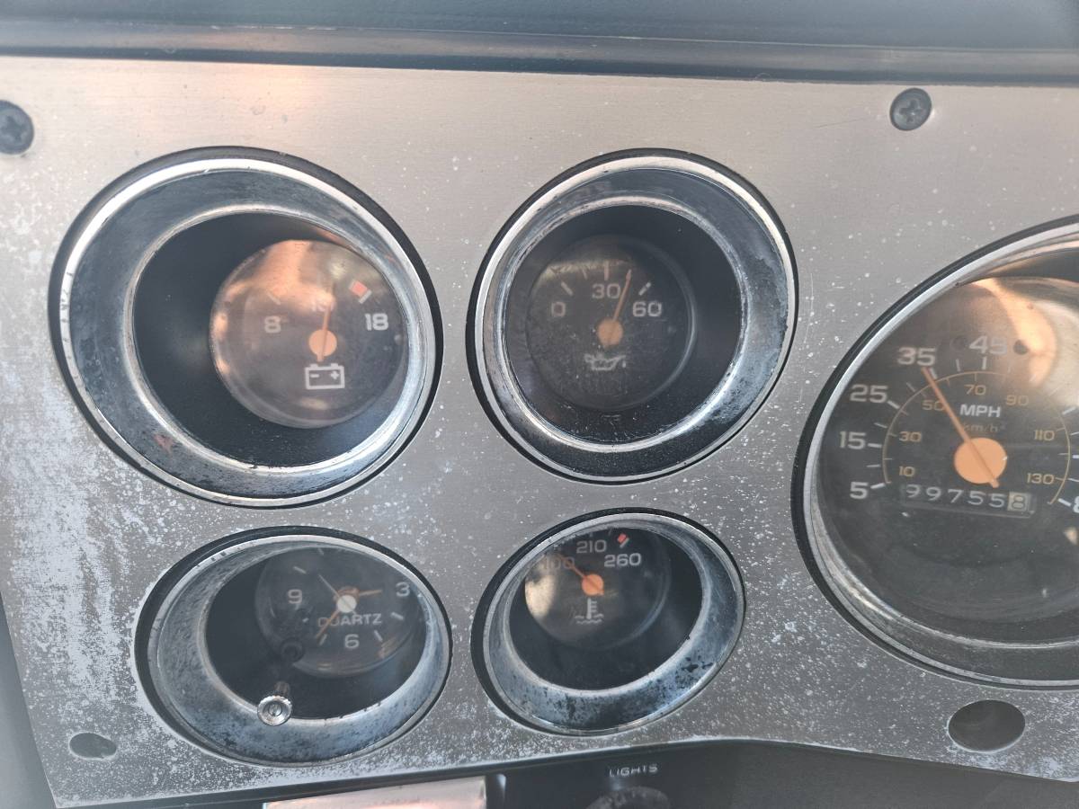 84-suburban-4x4-1984-13