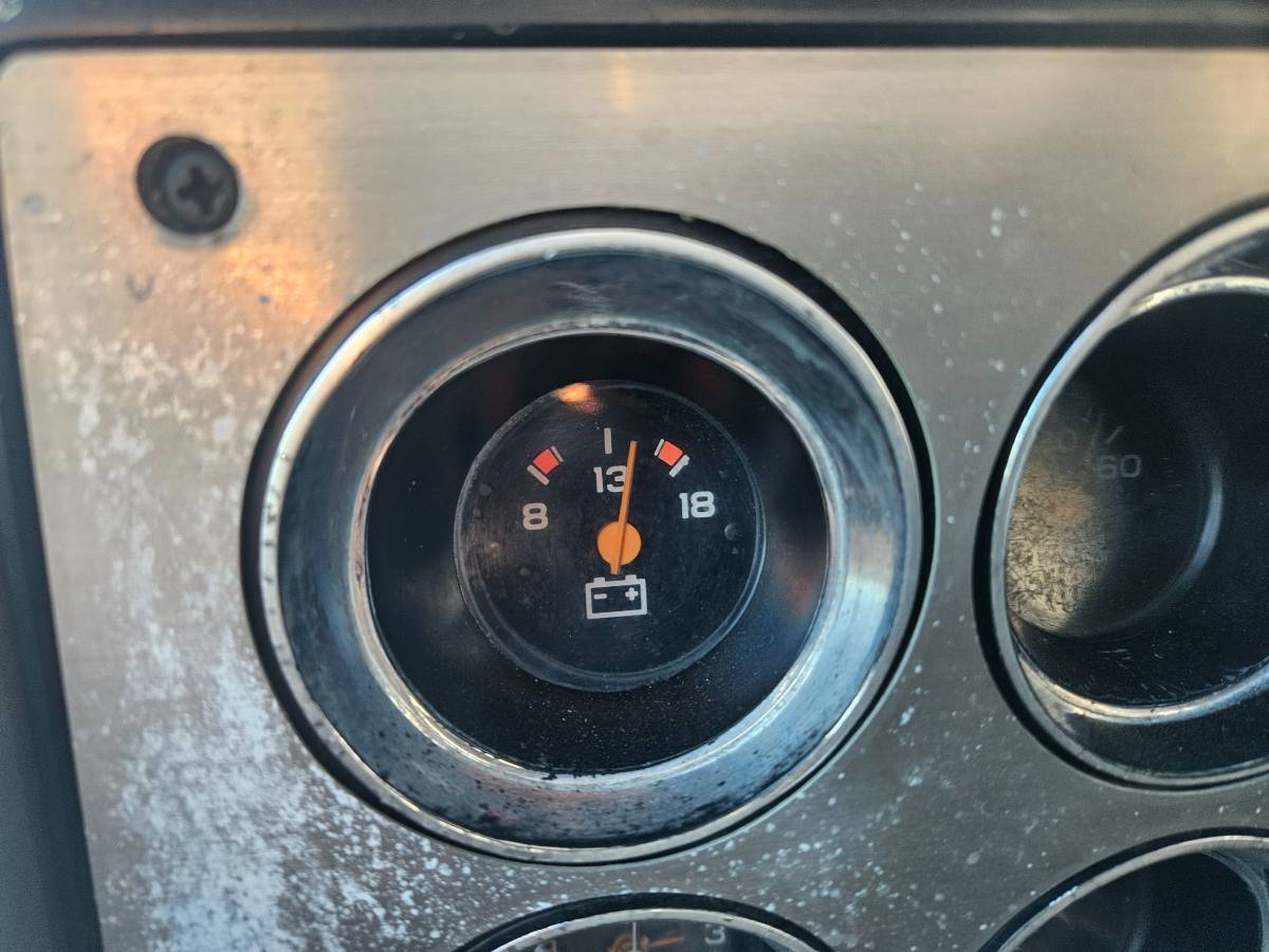 84-suburban-4x4-1984-14