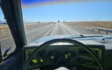 84-suburban-4x4-1984-15