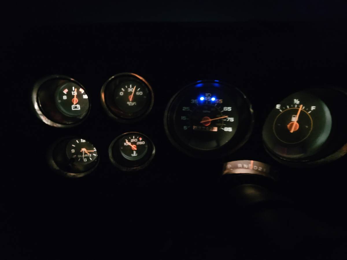 84-suburban-4x4-1984-17