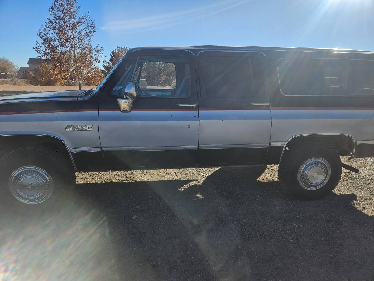 84-suburban-4x4-1984-20