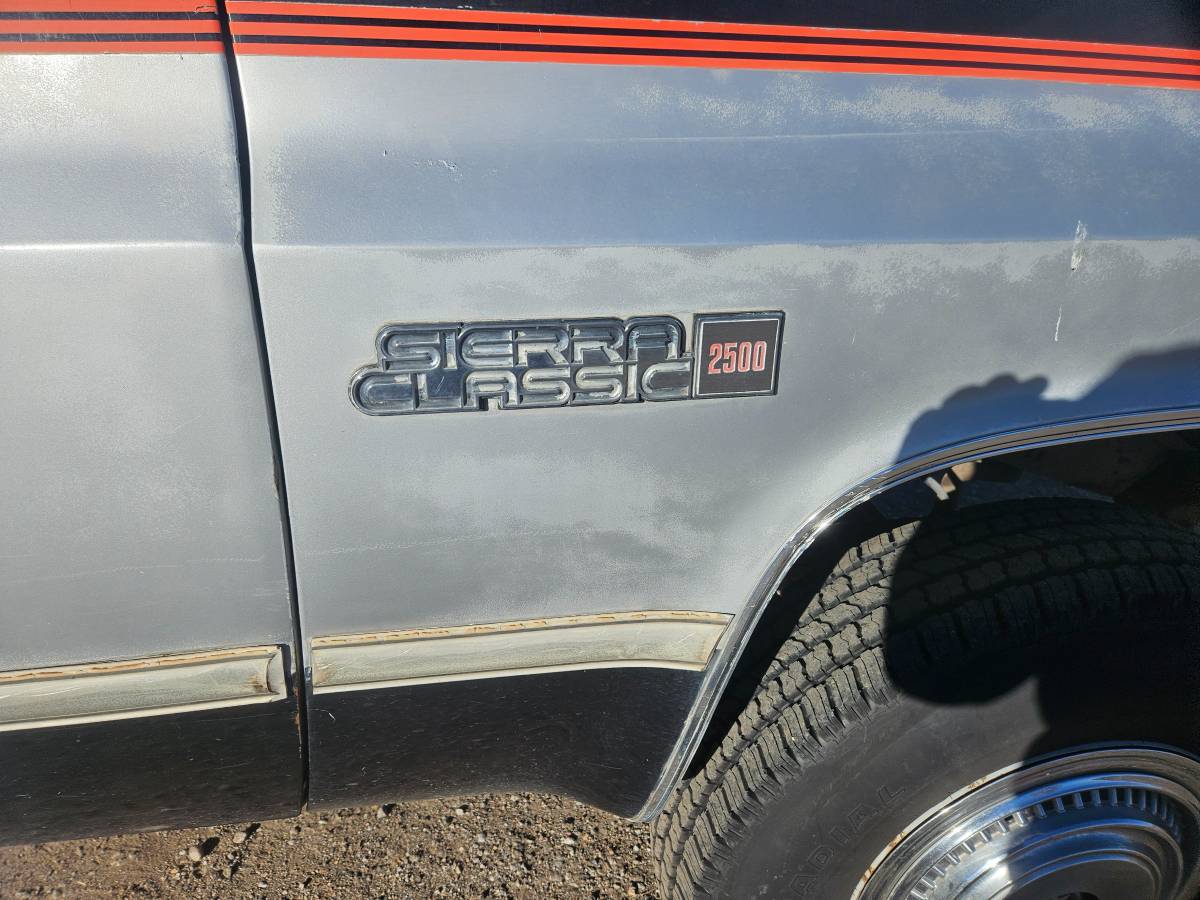 84-suburban-4x4-1984-21