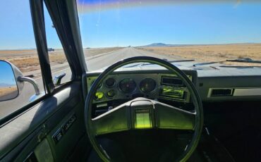 84-suburban-4x4-1984-3