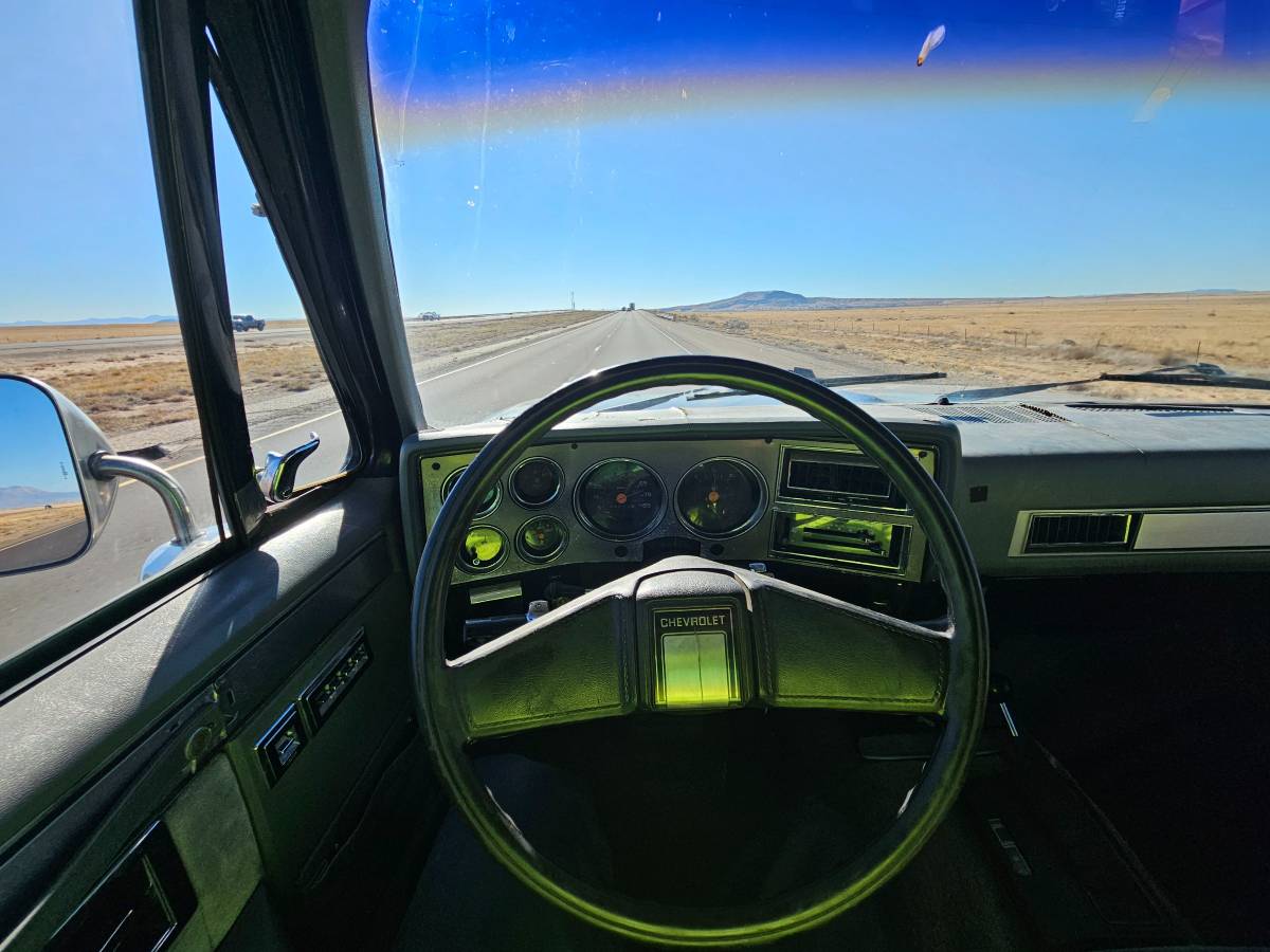 84-suburban-4x4-1984-3