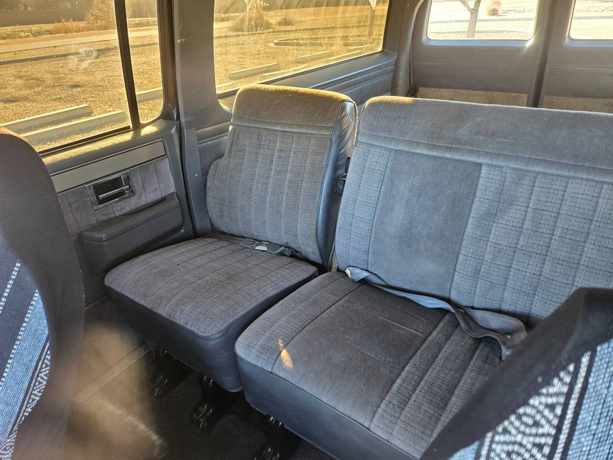 84-suburban-4x4-1984-5