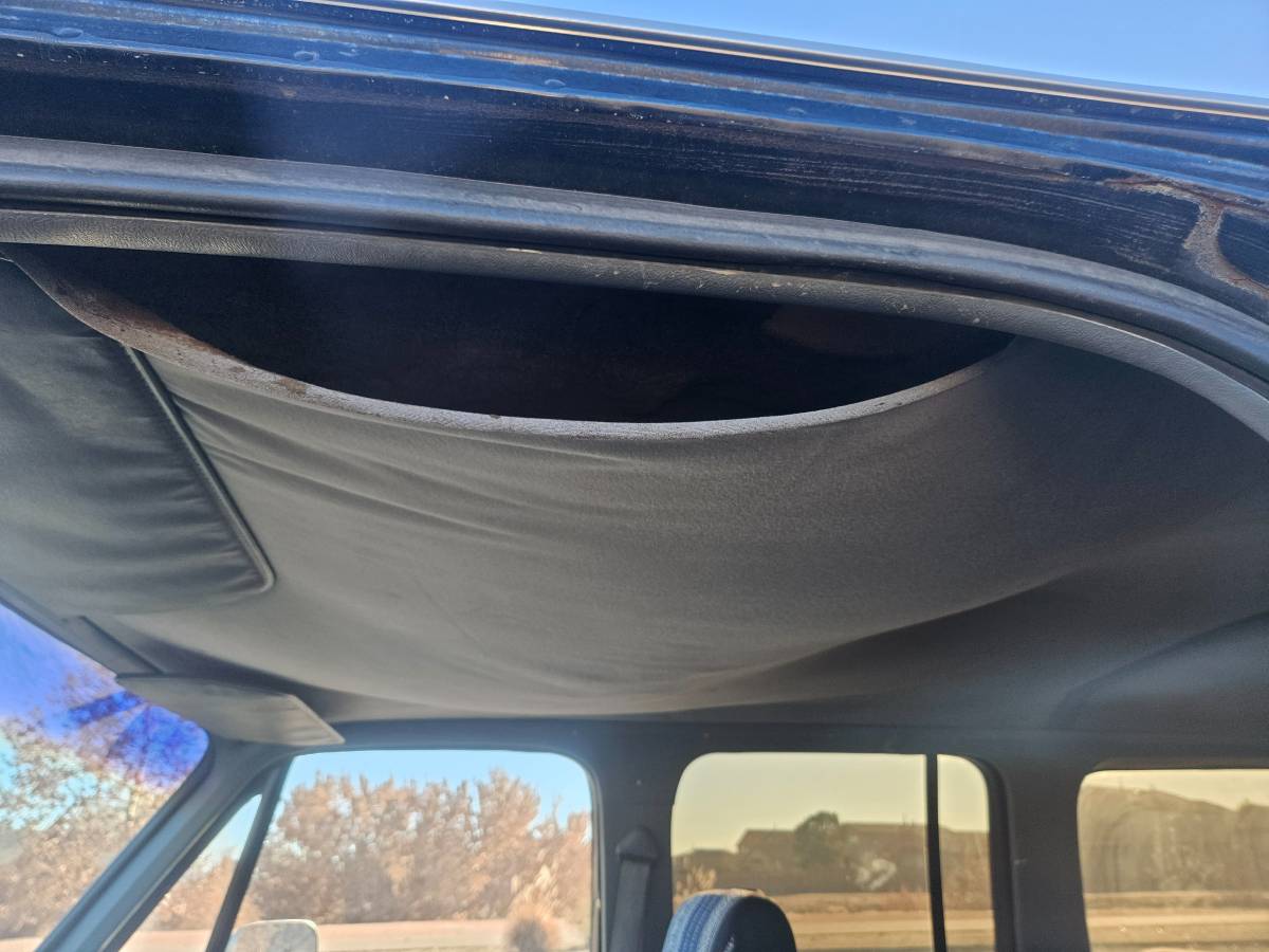 84-suburban-4x4-1984-8