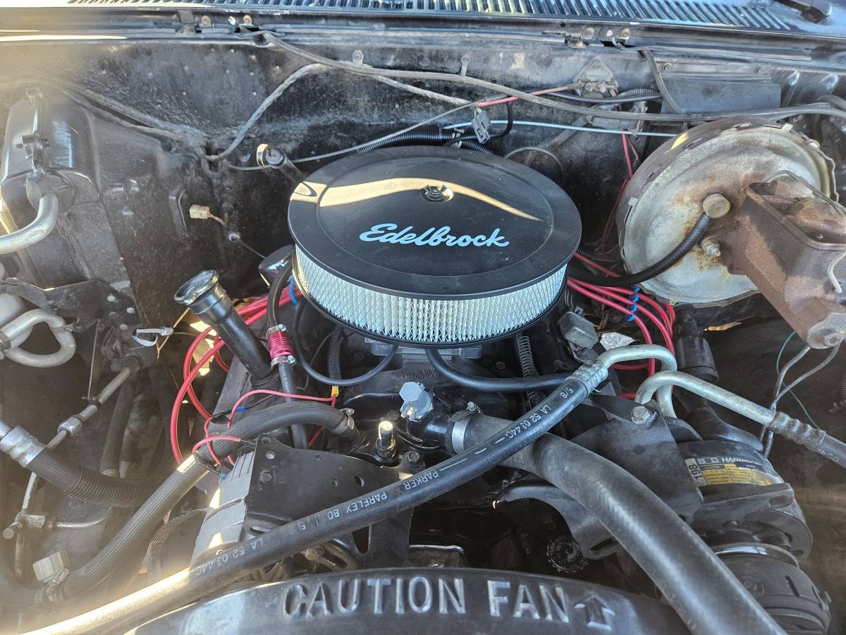 84-suburban-4x4-1984-9