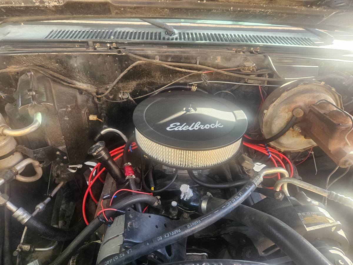 84-suburban-4x4-1984-9