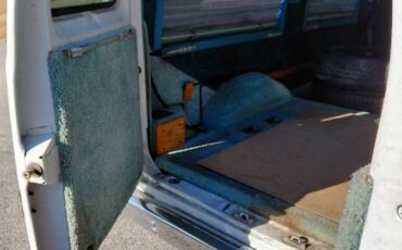 91-ford-e150-5.0-engine-1991-grey-7