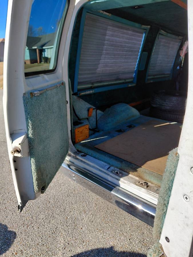 91-ford-e150-5.0-engine-1991-grey-7