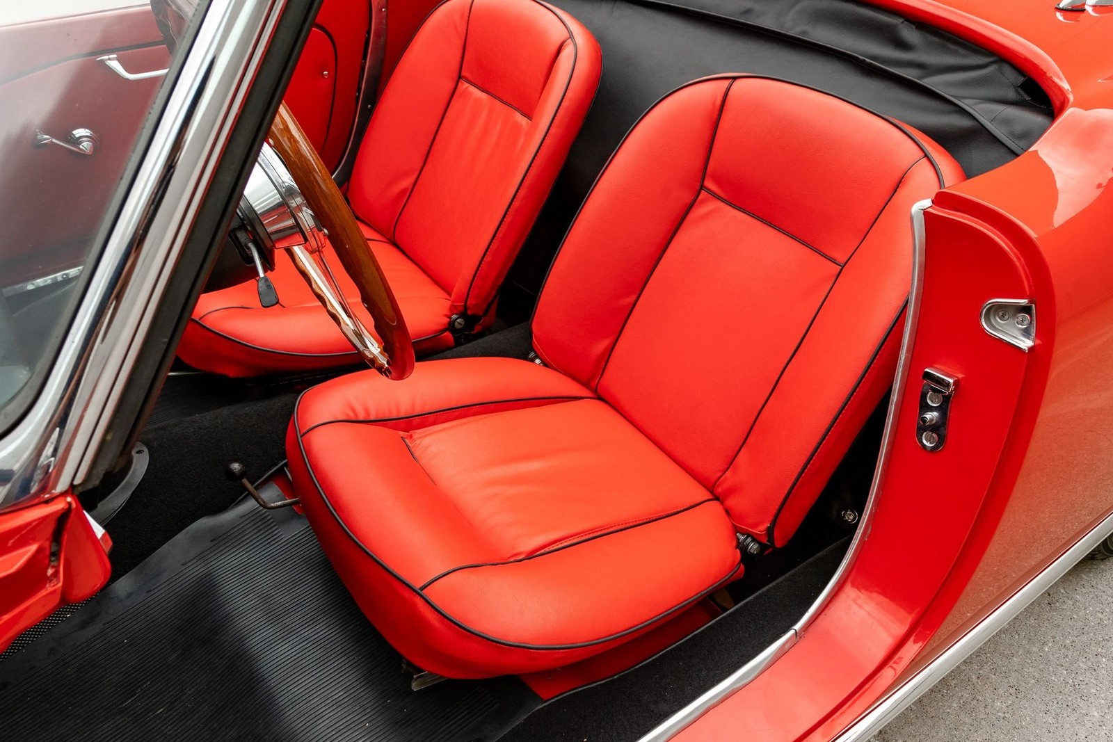 Alfa-Romeo-Spider-1957-Convertible-25